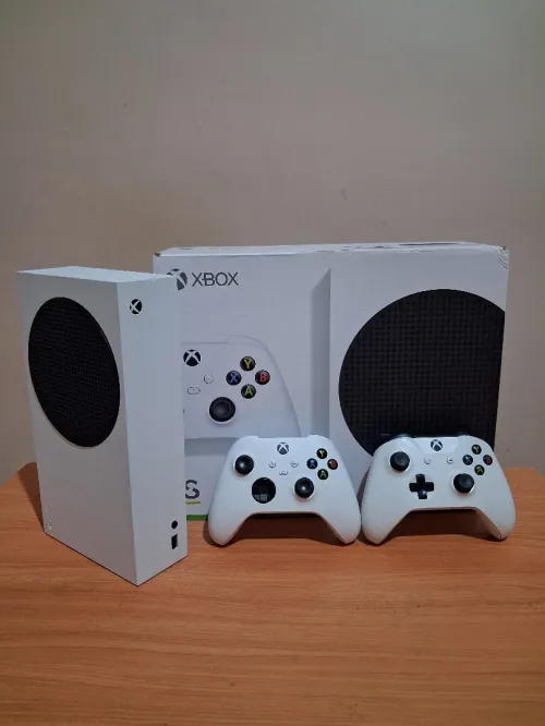 Xbox Series S 10/10 mzlha jdida +2 manettes