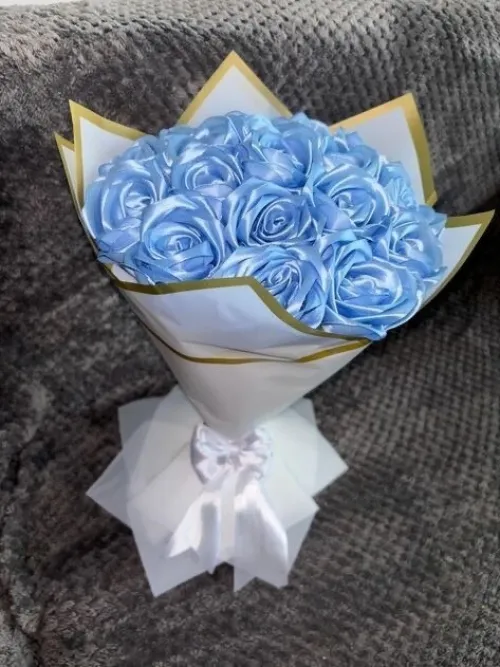 Bouquets de fleurs en satin pour vos evenements 