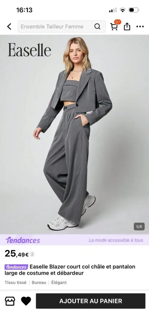Ensemble taille L, neuf jamais utilisé. Matière agréable et coupe élégante.