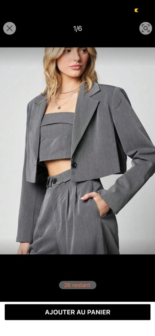Ensemble taille L, neuf jamais utilisé. Matière agréable et coupe élégante.