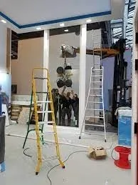 STAND D'EXPOSITION (montage mobiliers et peinture)
