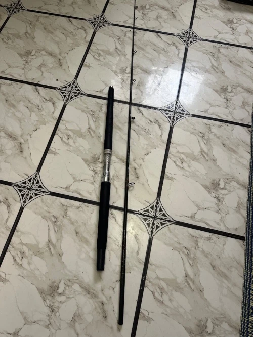 Canne à pêche Carbon pour jig avec moulinet Penn 850 ssm êtas 8.5/10