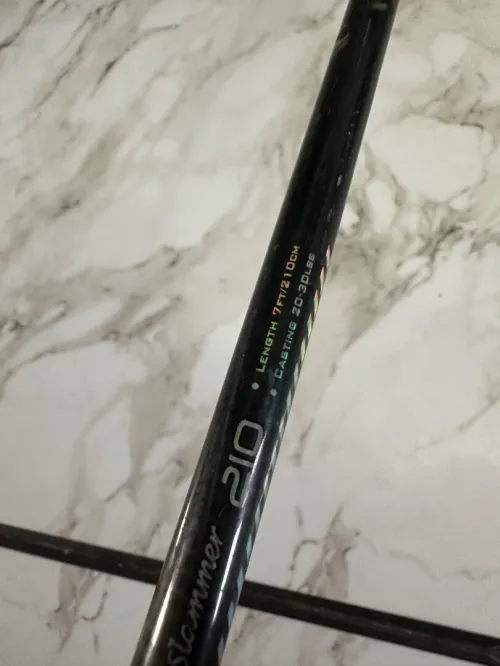 Canne à pêche Carbon pour jig avec moulinet Penn 850 ssm êtas 8.5/10