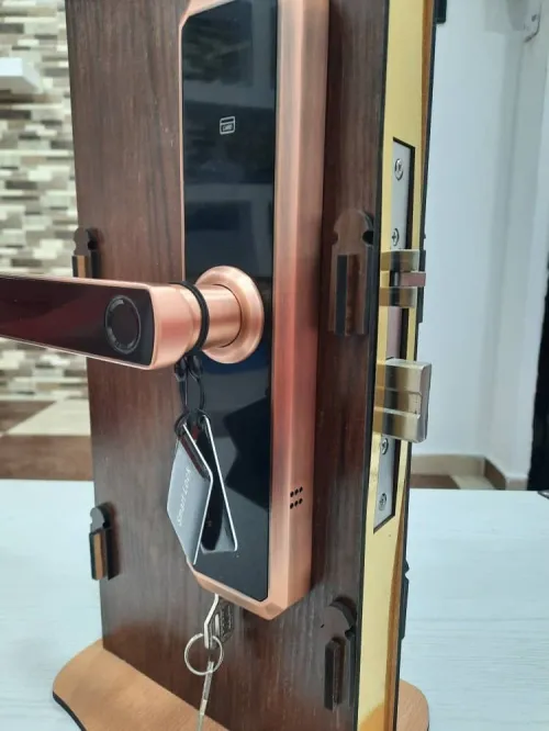 serrure de porte smart pour tout type de porte avec camera et application