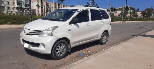 Toyota Avenza 2014 07 places