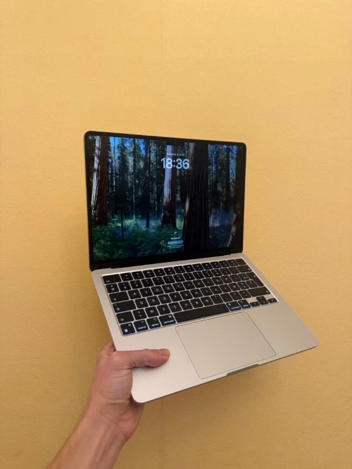 MacBook Air M3 2024