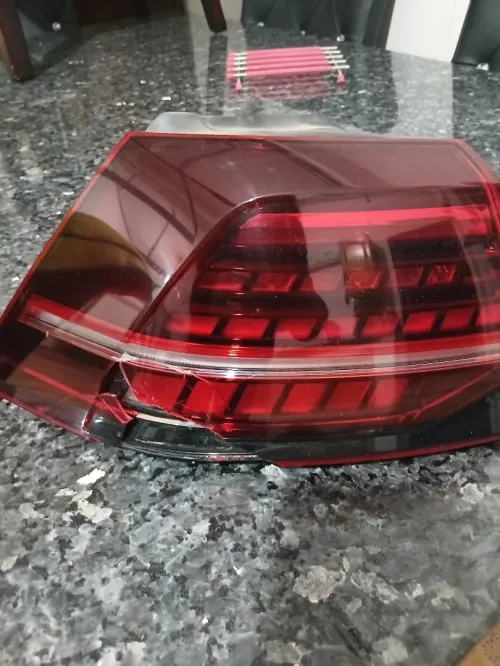 Feux arrière golf 7 fissuré