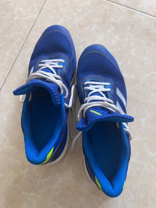 Chaussure adidas حذاء رياضي من فرنسا