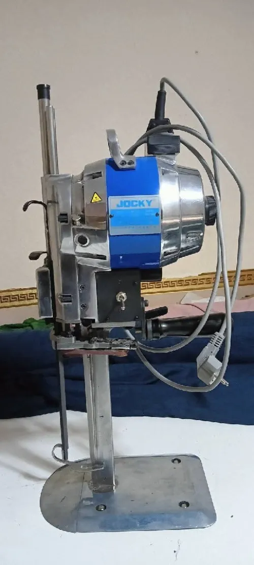 متريال تاع ورشة للبيع des machines à coudre avendre