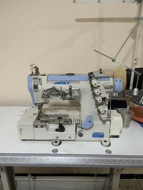 متريال تاع ورشة للبيع des machines à coudre avendre