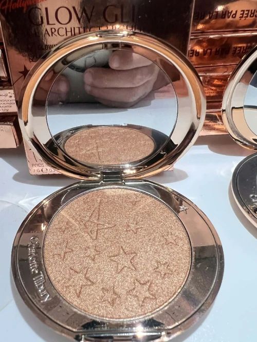 Highlighter (enlumineur)  Glow Glide de la marque CHARLOTTE TIlbury