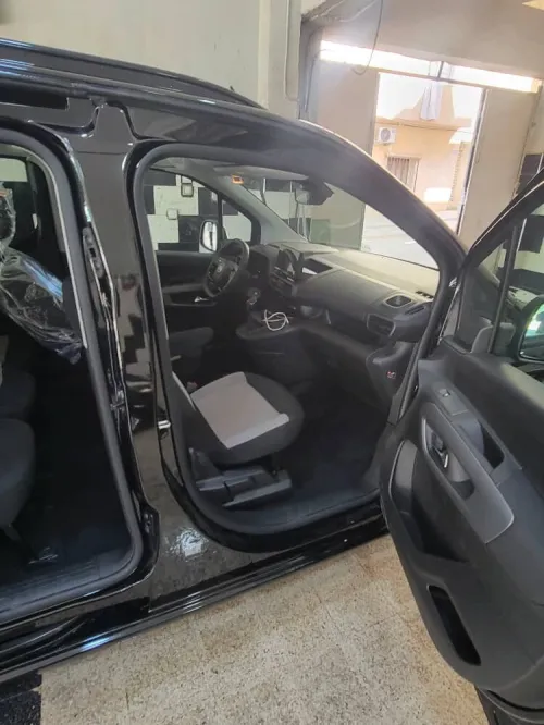 Citroen Berlingo 2026 Black black xl