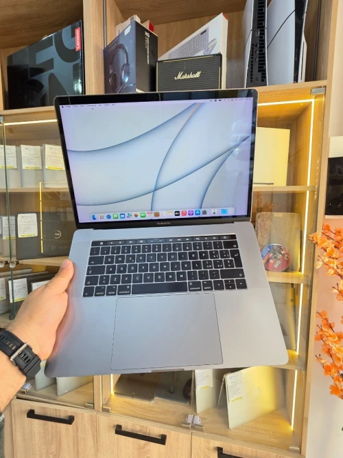 MacBook pro i7 2016 TouchBar 15.4 16GB/256 GB