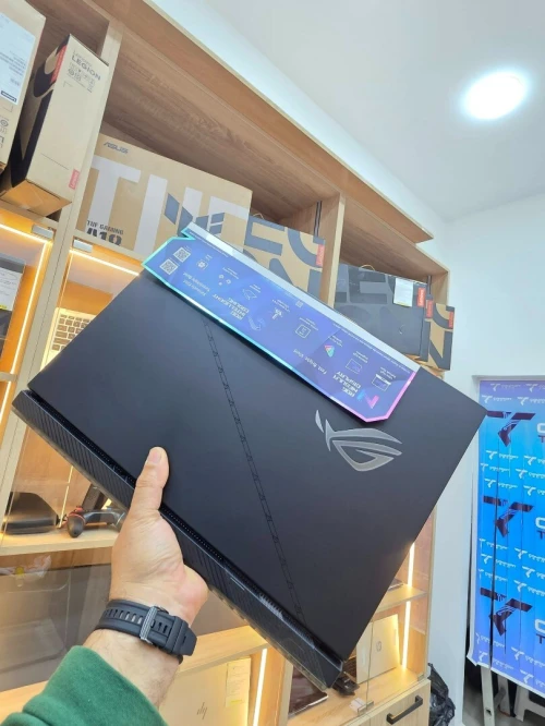 ASUS ROG STRIX SCAR 18 i9 13980HX & RTX 4090 (32GB/2TB)