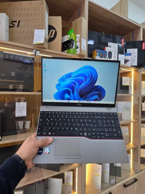 FUJITSU LIFEBOOK U 15.6  i5 1245U 16GB/256GB