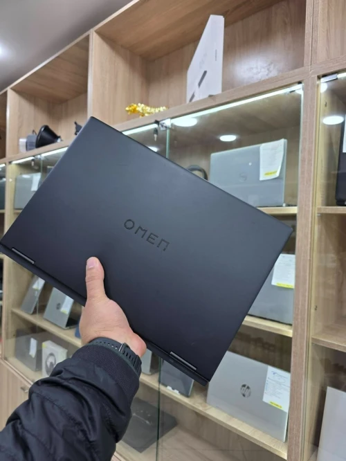 HP OMEN 16  RYZEN 9 7940HS & RTX 4070 16GB/1TB