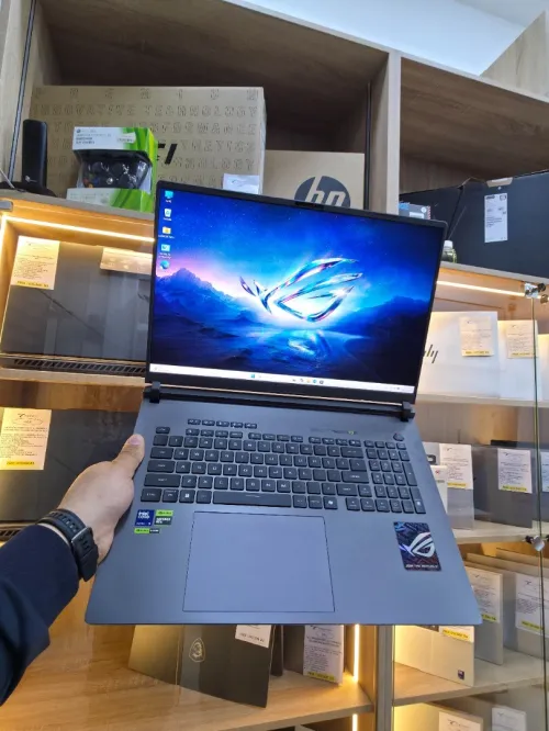 ASUS ROG STRIX G18 UTRA 9 275HX & RTX 5060 8GB GDDR6  (32GB /1TB)