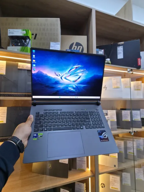 ASUS ROG STRIX G18 UTRA 9 275HX & RTX 5060 8GB GDDR6  (32GB /1TB)