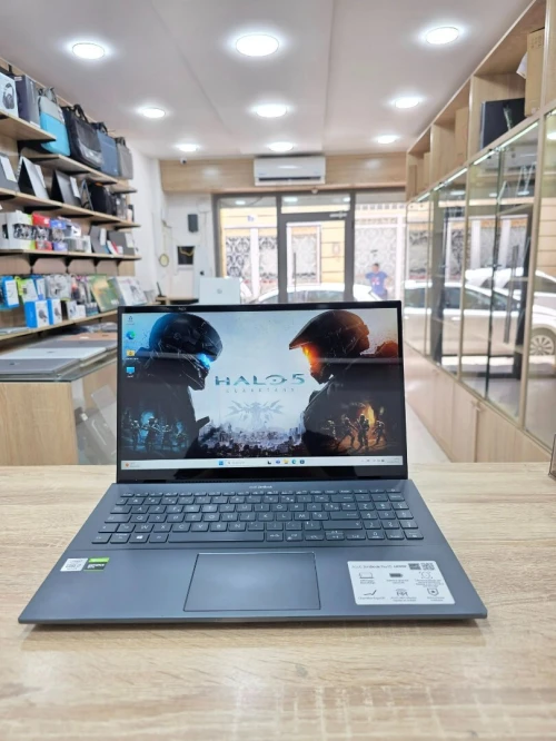 ( Vendu )ASUS ZenBook Pro 15  i7 10870H & GTX 1650Ti