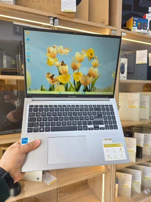 ASUS VivoBook 16" i5-13420H 8GB / 512 GB SSD