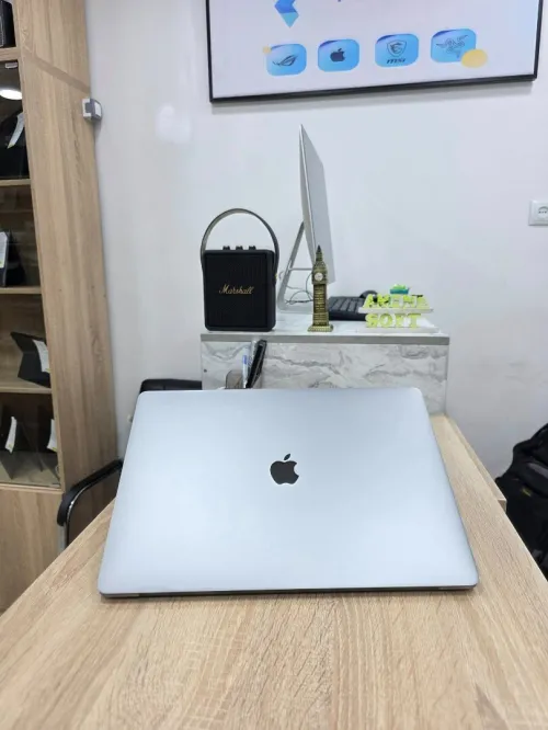MacBook Pro (2019) 16" Touch Bar i7 16GB /512GB & AMD radeon Graphics 5300 4GB VRAM