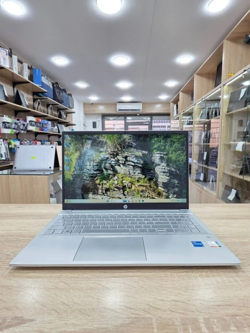HP PAVILION 15 15.6" i5 1135G7  12GB /512GB