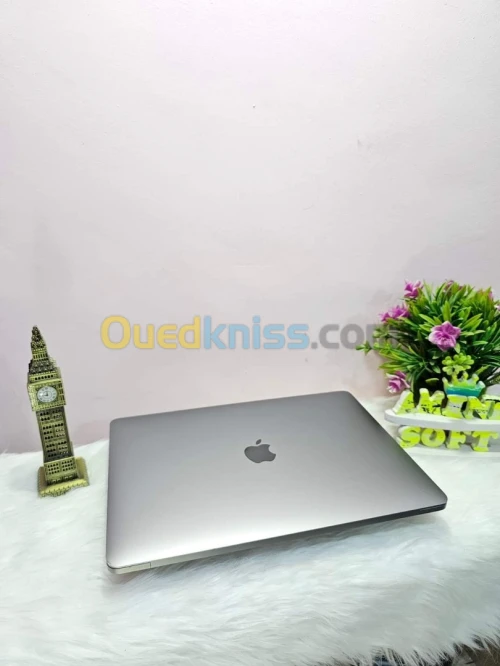 MacBook pro Touche Bar  i5 2019 13.3 8GB /128GB