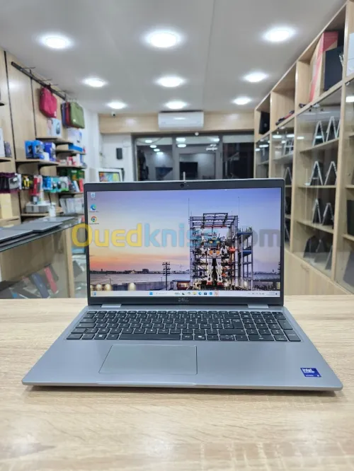DELL PRECISION 3590   Intel Core Ultra 5 135H    16GB /512GB (2024) 