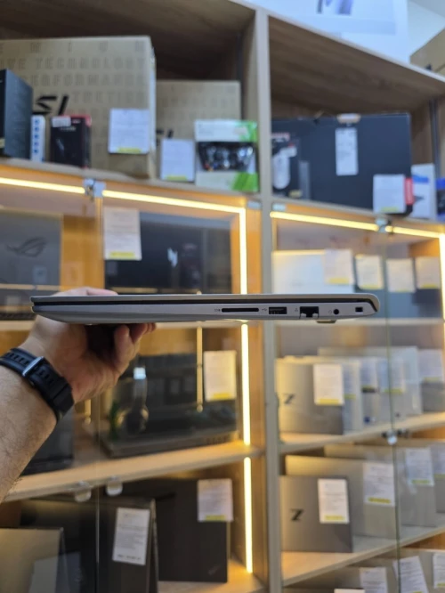 DELL VOSTRO 15 3530 15.6 I7 1355U  16GB /512GB