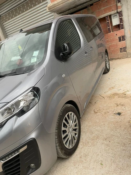 Peugeot Expert 2022 Traveller