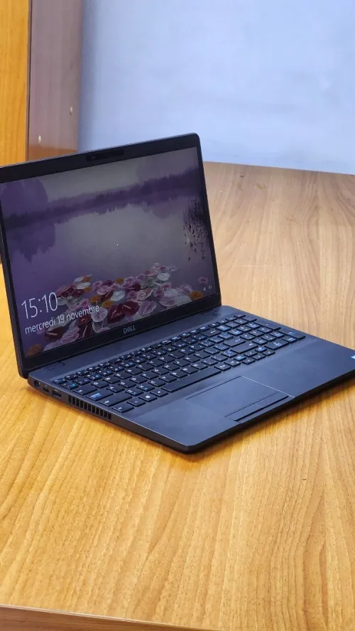 DELL LATITUDE 5500 I5-8365U 8Go 256 SSD intel UHD GRAPHICS 620 Ècran 15,6 FHD  QWERTY