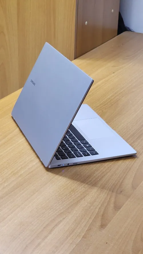 Galaxy book 2 Go Snapdragon 7c plus 2,40Ghz 4Go 128 SSD UHD GRAPHICS ecran 14 FHD LED Display QWERTY