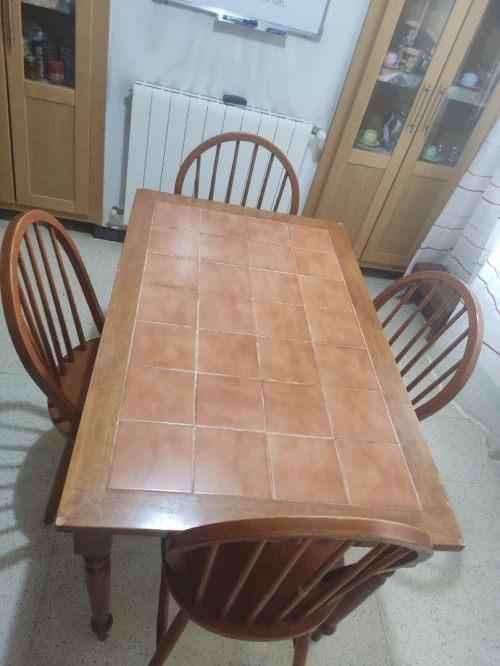 Table 4 chaises