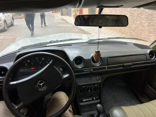 Mercedes W123 1982 