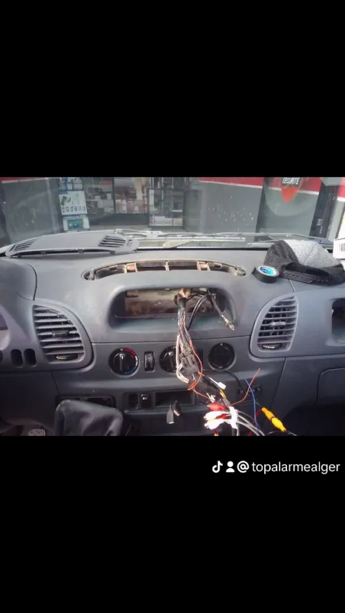 Installation système d'alarme auto
