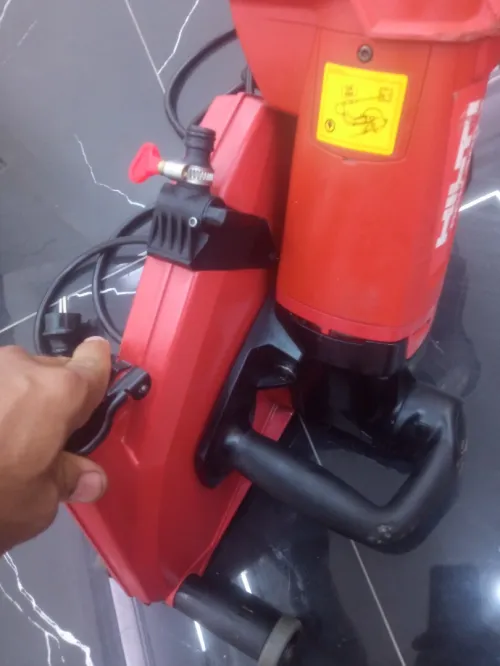 Découpeuse hilti dch300-x année 2019 presque Neuf 