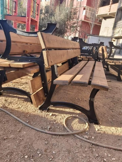 Banc public , table extérieure , poubelle , banc public fonte , acier , bois 