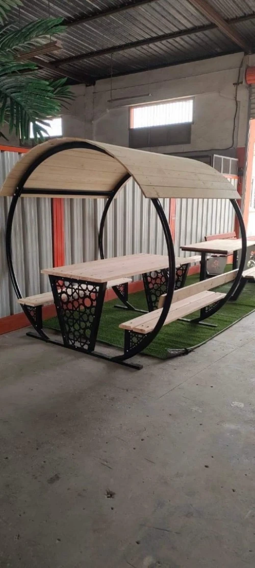 Banc public , table extérieure , poubelle , banc public fonte , acier , bois 