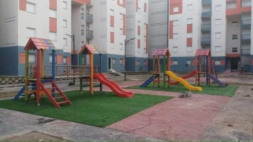 Aménagement Airs de jeux , Toboggan , Balançoire , jeux de ressort , bascule , banc public , 
