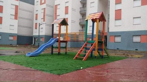 Airs de jeux , toboggan , Balançoire , Balançoire a ressort , tourniquet , figurine 