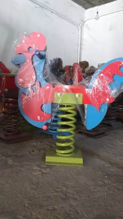Toboggan , Balançoire , jeux de ressort , bascule , poubelle , ......