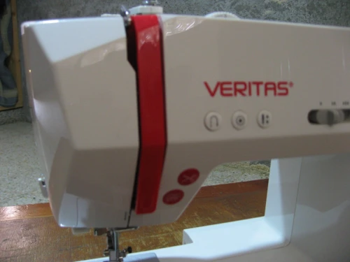MACHINE A COUDRE VERITAS