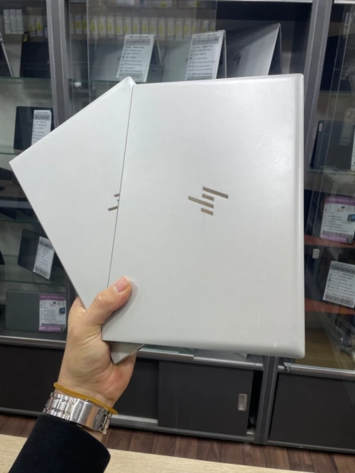 HP ELITEBOOK 830 G8 i7 1185G7 512SSD 16G DRR4 Intel IRIS XE 13.3 POUCE  