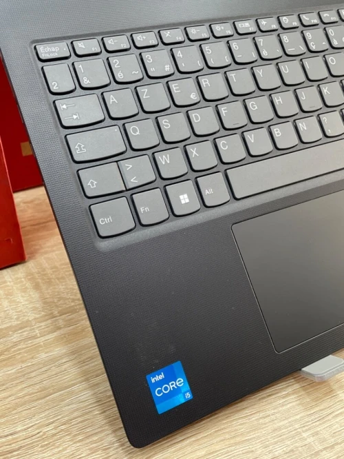 LENOVO V15 GEN 4 i5-13420H 8DDR4 256NVME SSD 15.6FHD AZERTY