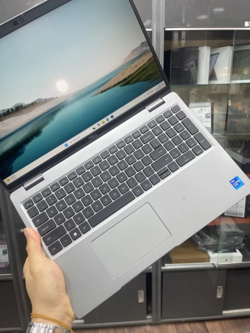 DELL LATITUDE 5520 i7-1185G7 / 512Ssd - 16ddr4 / Intel Iris XE UHD / Ecran 15 Pouce 