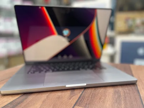Macbook m1 pro 2021 ram 16Go disque 512Go 16 pouces NEUF  0 CYCLE 