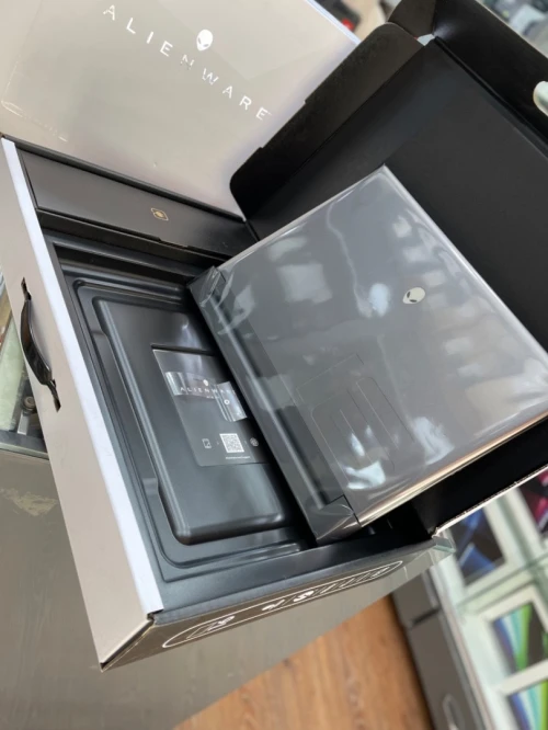 Alienware M16 R2 ultra 9 185H  32G DRR5  1T  SSD NVME  RTX 4070 8G 