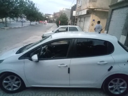 Peugeot 208 2015 Active Facelift