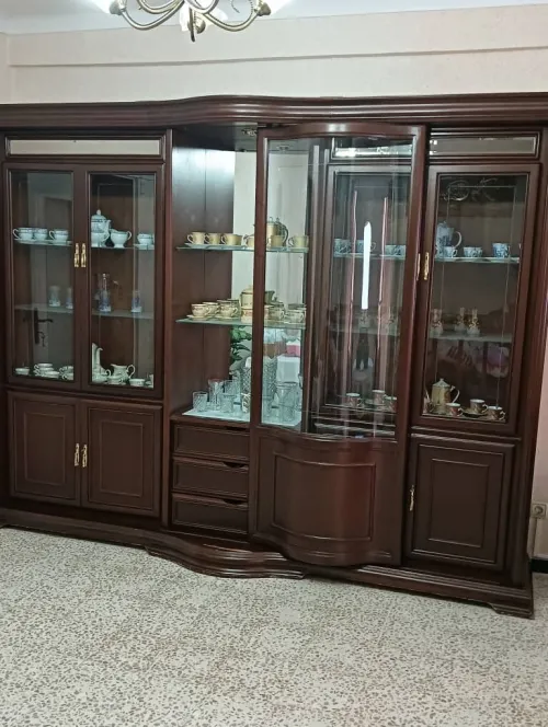 Chambre à coucher et argenterie bibliothèque a vendre 