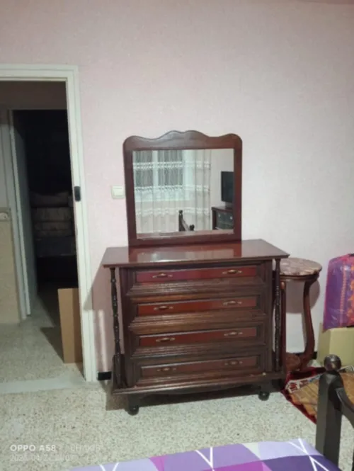 Chambre à coucher et argenterie bibliothèque a vendre 
